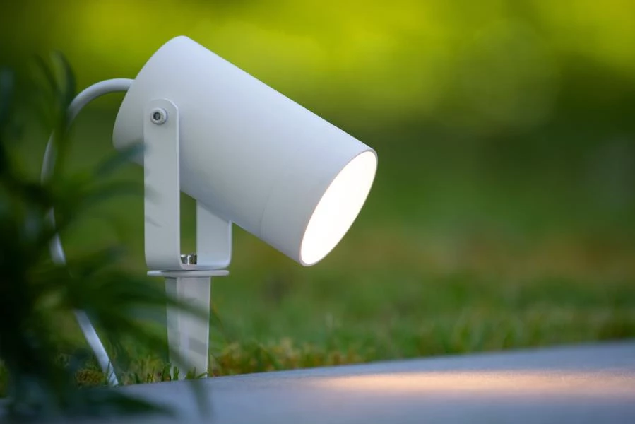 Lucide TAYLOR - Gartenstrahler - Ø 10 cm - 1xGU10 - IP65 - Weiß - Atmosphäre 1